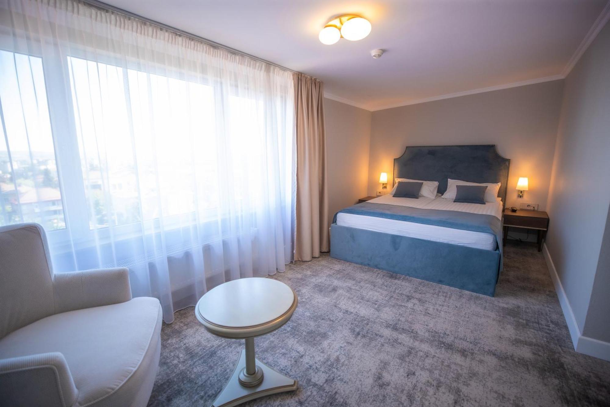 Meridian Hotel 4*